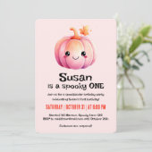 Kawaii Pumpkin Halloween Geburtstagsparty Einladung (Stehend Vorderseite)