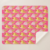 Kawaii-rosa Muster mit Erdbeereis Sherpadecke (Vorderseite (Horizontal))