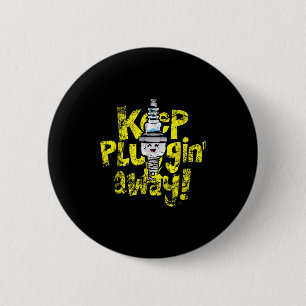 Kawaii Spark Plug-Behalt-Pluggin Away Motivierend  Button