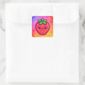 Käwaii Strawberry auf Pastel Gradient Backg lächel Quadratischer Aufkleber (Tasche)