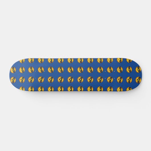 Kawaii Sun mit Sonnenbrillen Happy Emoji Faces Skateboard (Horizontal)