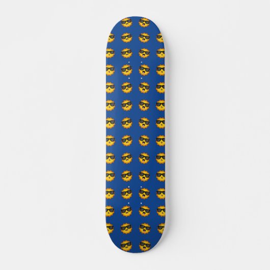Kawaii Sun mit Sonnenbrillen Happy Emoji Faces Skateboard (Vorne)