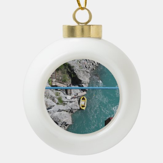 Kawarau Bridge Bungy POV, Queenstown, Neuseeland Keramik Kugel-Ornament (Vorderseite)