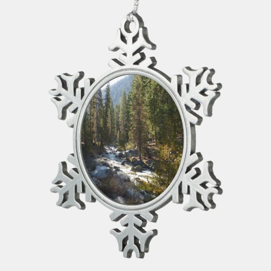 Kaweah River im Sequoia-Nationalpark Schneeflocken Zinn-Ornament (Rechts)