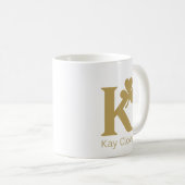Kay Clover™ Signature-Tasse - Gold Monogram Kaffeetasse (VorderseiteRechts)