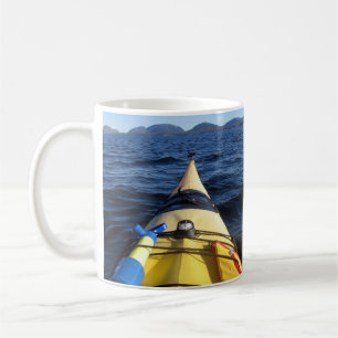 Kayak auf der Tasse eines Sees