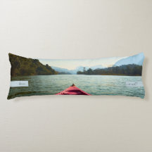 Kayak auf einem Fluss in Asien, Freiheit voraus