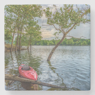Kayak schwimmend am Tischtennissee Steinuntersetzer