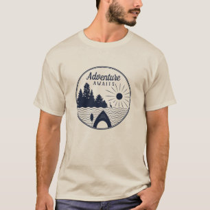 Kayaking Abenteuer erwarten mit Kajak-Illustration T-Shirt