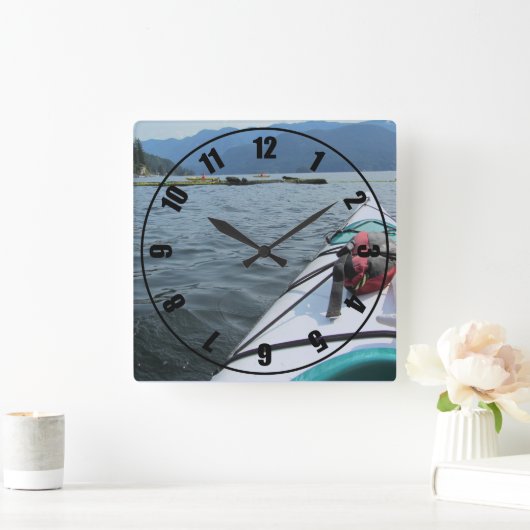 Kayaking auf dem Ozean Quadratische Wanduhr (Zuhause)