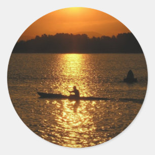 Kayaking Sunset Runder Aufkleber