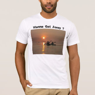 kayaking, wollen, um weg zu erhalten? T-Shirt