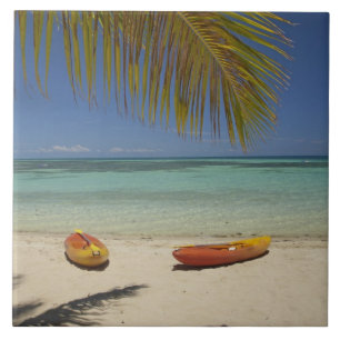 Kayaks am Strand, Plantation Island Resort Fliese