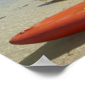Kayaks am Strand, Plantation Island Resort Poster (Ecke)