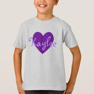 Kaylee im Lila T-Shirt
