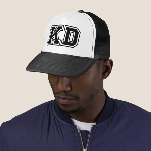 ‚KD‘-Monogramm Truckerkappe (Beispiel)