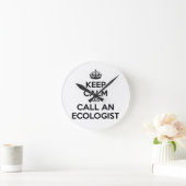 Keep Calm and Call an Ecologist Runde Wanduhr (Zuhause)
