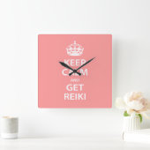 Keep Calm and Get Reiki Quadratische Wanduhr (Zuhause)