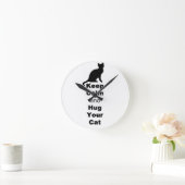 Keep Calm and Hug Your Cat Runde Wanduhr (Zuhause)