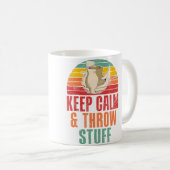 Keep Calm And Throw Stuff Funny Pottery Kaffeetasse (VorderseiteRechts)