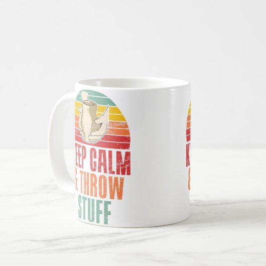 Keep Calm And Throw Stuff Funny Pottery Kaffeetasse (Vorderseite Links)