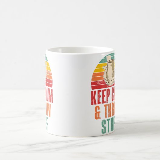 Keep Calm And Throw Stuff Funny Pottery Kaffeetasse (Mittel)