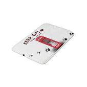 'Keep Calm' Red Phone Booth customizable Badematte (Schrägansicht)