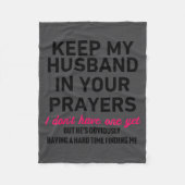 Keep My Husband In Your Prayers Funny Saying Quote Fleecedecke (Vorderseite)
