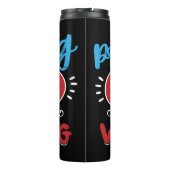 Keep Praying God Is Working Thermosbecher (Rückseite)