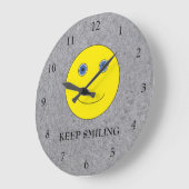 Keep Smiling Große Wanduhr (Winkel)