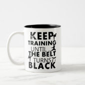 Keep training until the belt turns black zweifarbige tasse (Links)