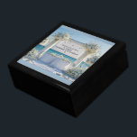 Keepake Box - Elegantes Bridal oder Geschenk zum G Erinnerungskiste<br><div class="desc">Feiern Sie Ihre Reise zur Liebe mit dieser wunderschönen Sake-Box - ideal, um besondere Erinnerungen von Ihrem Hochzeitstag, Ihrer Verlobung oder Ihrem Jubiläum an zu bewahren. Ideal zum Aufbewahren von Schmuck, handgeschriebenen Gelübden, Lieben oder kleinen Erinnerungen. Mit einem eleganten Design, das mit der Sammlung "Reise der Liebe" übereinstimmt, ist diese...</div>