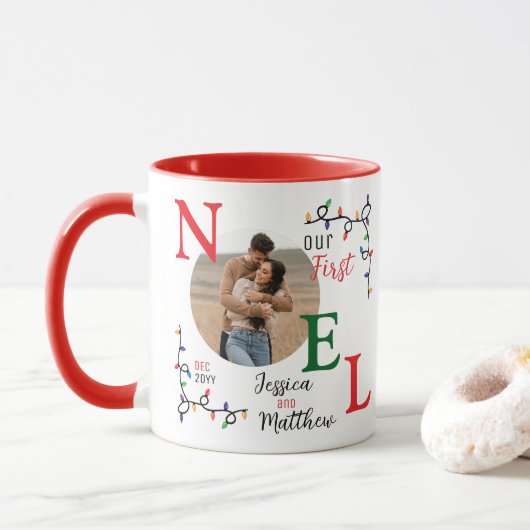 Keepsake Couples Photo Festive Colorful First Noel Tasse (Mit Donut)