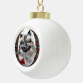 Keeshond Christmas Keramik Kugel-Ornament (Rechts)