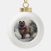 Keeshond Dog in Schneehocht Keramik Kugel-Ornament (Vorderseite)