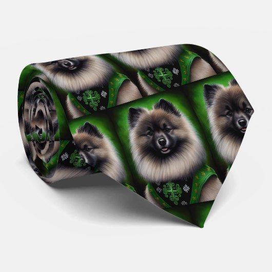 Keeshond Dog in St. Patrick's Day Dress Krawatte (Gerollt)