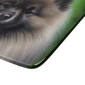 Keeshond Dog in St. Patrick's Day Dress Schneidebrett (Ecke)