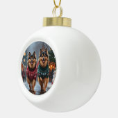 Keeshond Dogs Christmas Snow Holiday Keramik Kugel-Ornament (Rechts)