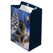 Keeshond Ferien Mittlere Geschenktüte (Vorderseite Schrägansicht)