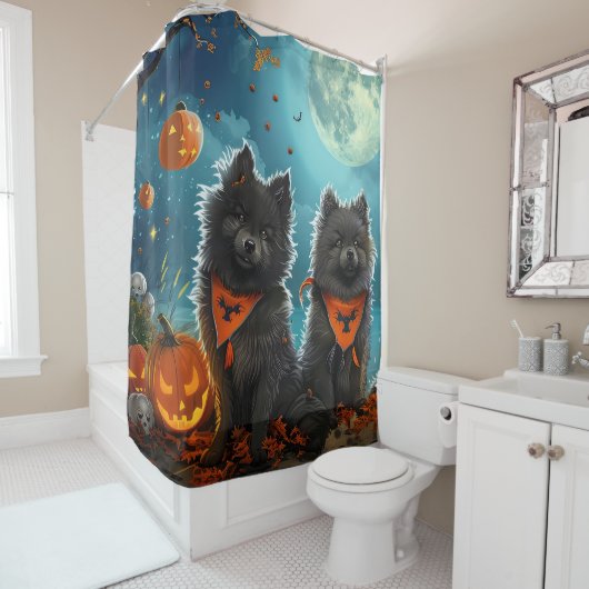 Keeshond Halloween Spooky Duschvorhang (Beispiel)
