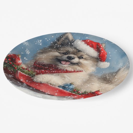 Keeshond Hund in Sledge Lass es Schnee Weihnachten Pappteller (Schrägansicht)
