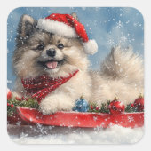 Keeshond Hund in Sledge Lass es Schnee Weihnachten Quadratischer Aufkleber (Vorderseite)
