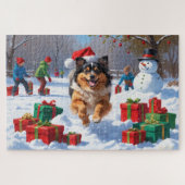Keeshond Hund läuft im Schnee mit Weihnachtshut Puzzle (Horizontal)