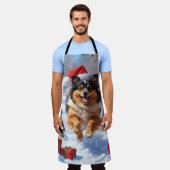 Keeshond Hund läuft im Schnee mit Weihnachtshut Schürze (Getragen)