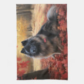 Keeshond im Herbst Leaves Fall Inspiriert Geschirrtuch (Vertikal)