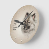 Keeshond-Mama-Uhr Runde Wanduhr (Winkel)