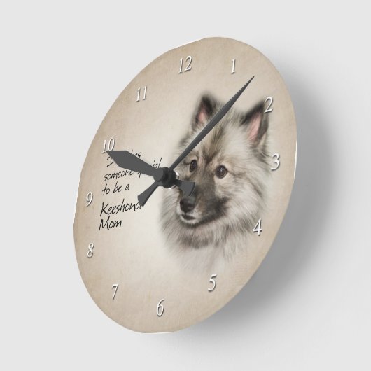 Keeshond-Mama-Uhr Runde Wanduhr (Winkel)