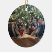 Keeshond mit Weihnachtsbaum Keramikornament (Links)