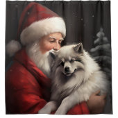 Keeshond mit Weihnachtsfeiern Duschvorhang (Vorderseite)