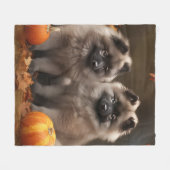 Keeshond Puppy Autumn Delight Pumpkin Fleecedecke (Vorderseite (Horizontal))